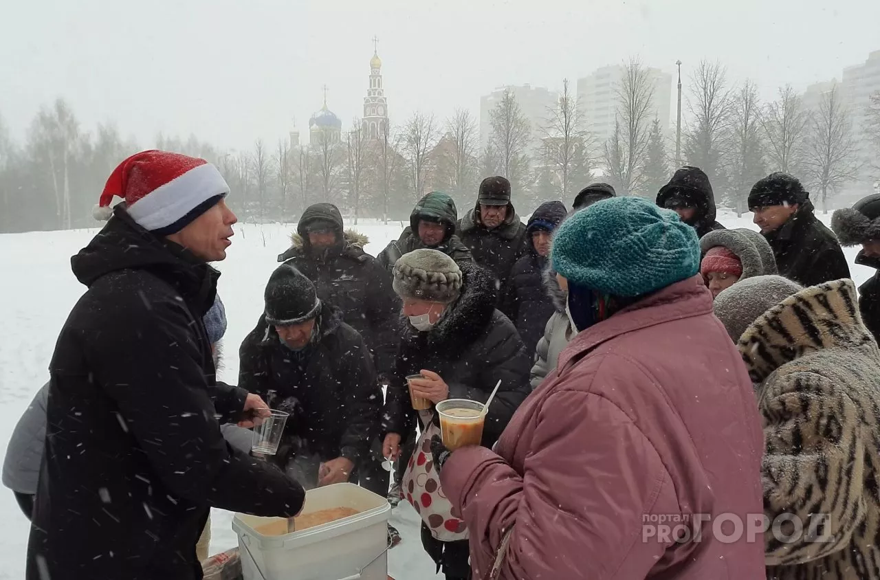 Фото к статье: Новочебоксарец устроил благотворительный новогодний обед для нуждающихся, а за год накормил 1500 человек