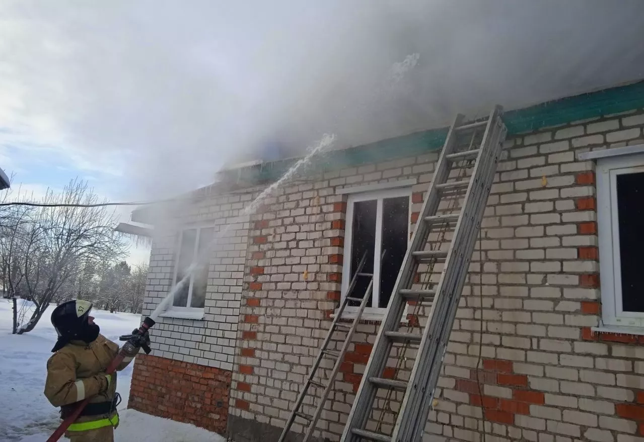 Фото к статье: В доме 20-летнего жителя Моргаушского района случился пожар: есть пострадавший