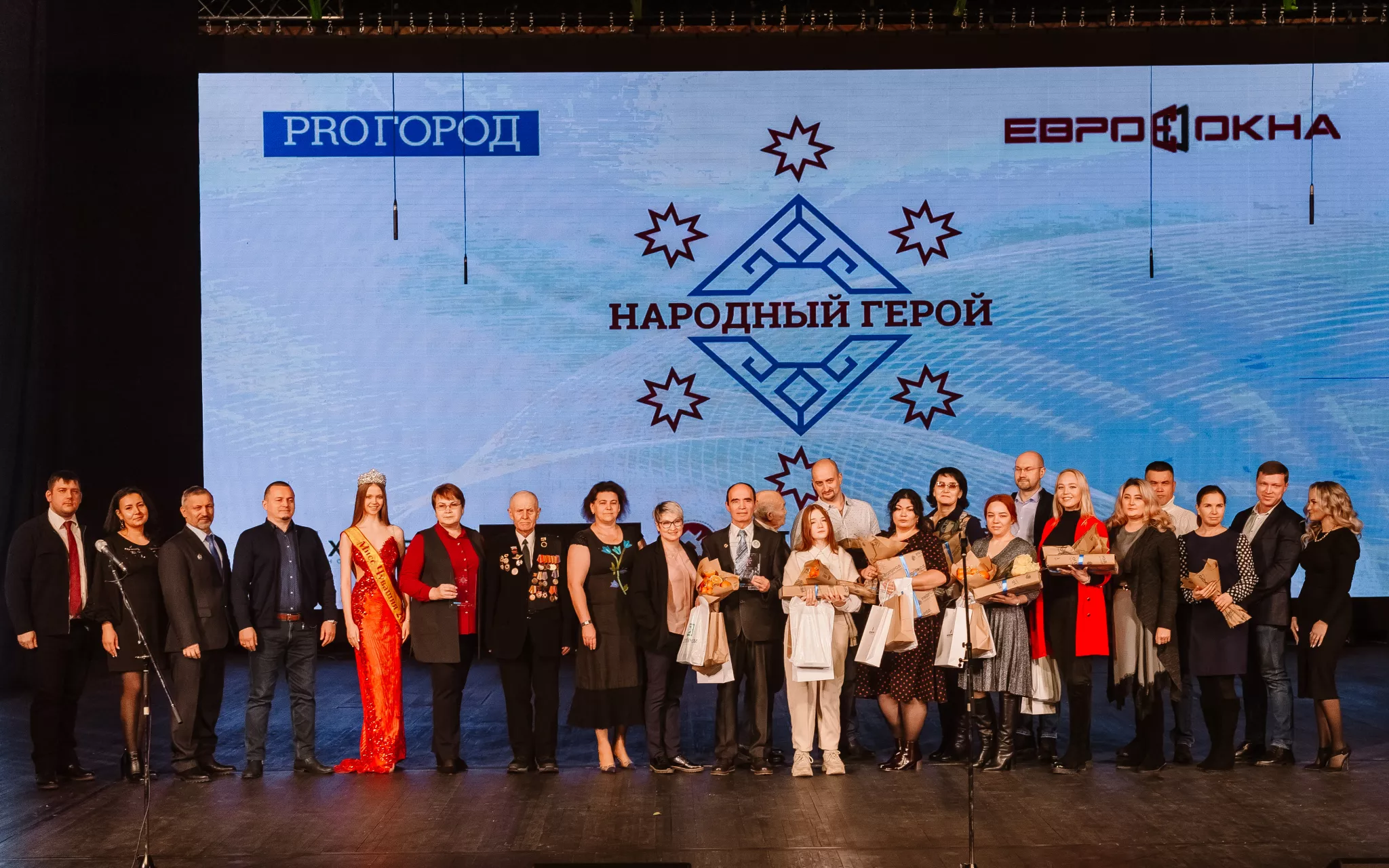 Фото к статье: В Чебоксарах наградили народных героев