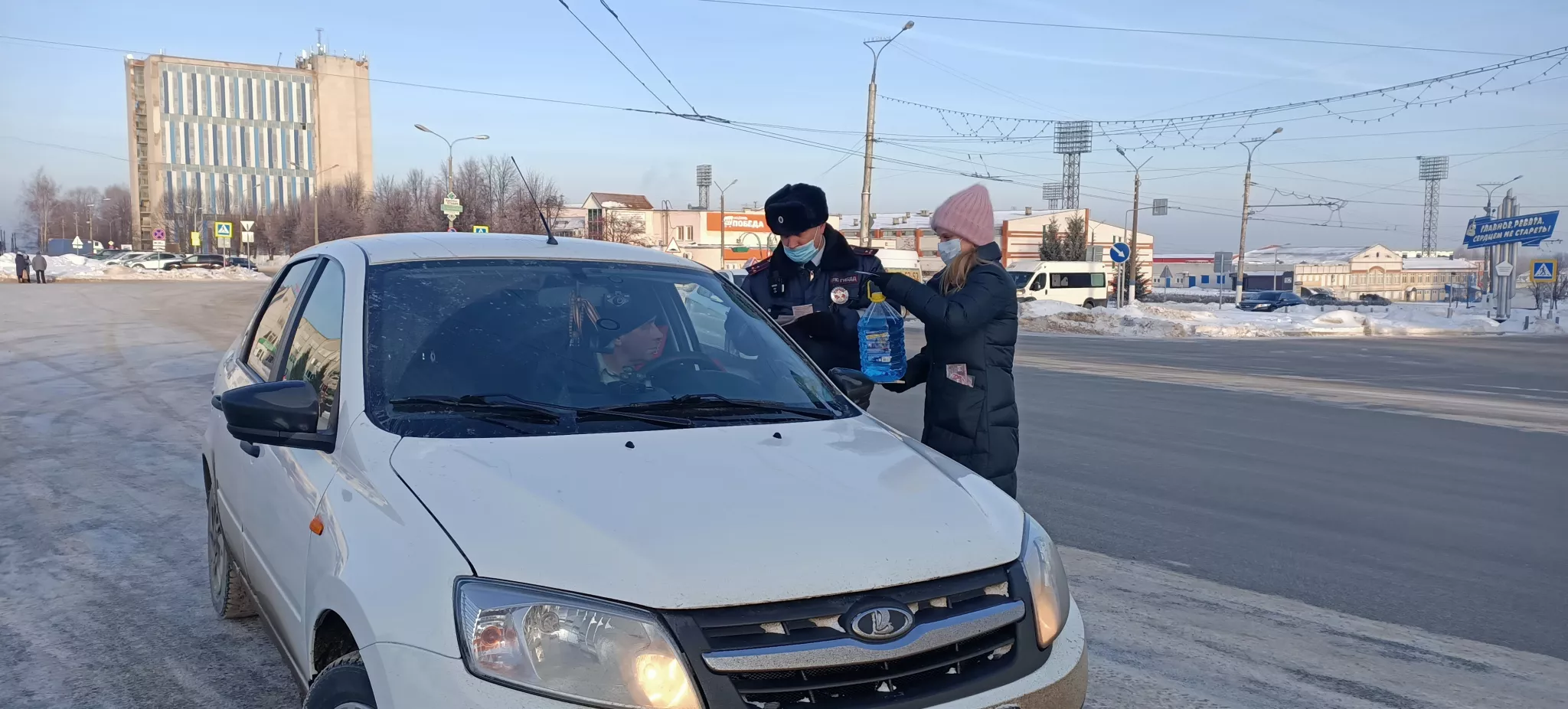 Фото к статье: Водители Новочебоксарска получили подарки