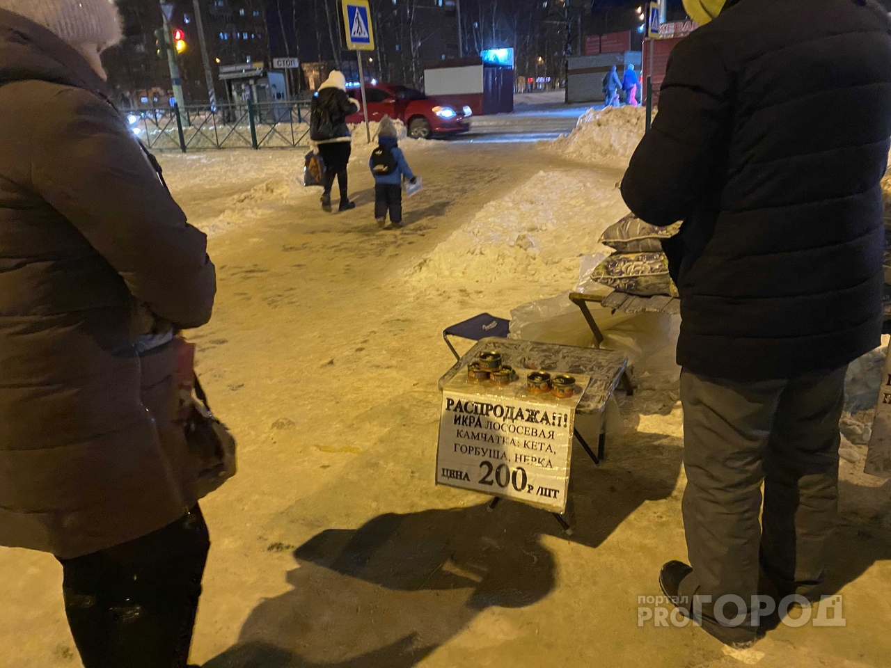 Полицейские заинтересовались 200-рублевой икрой, появившейся перед новогодними праздниками