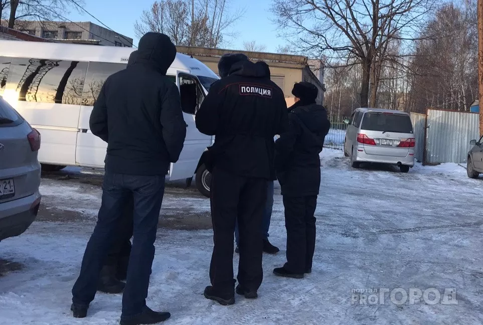 Фото к статье: В Чувашии мужчина примерял одежду на местном рынке и остался без кошелька