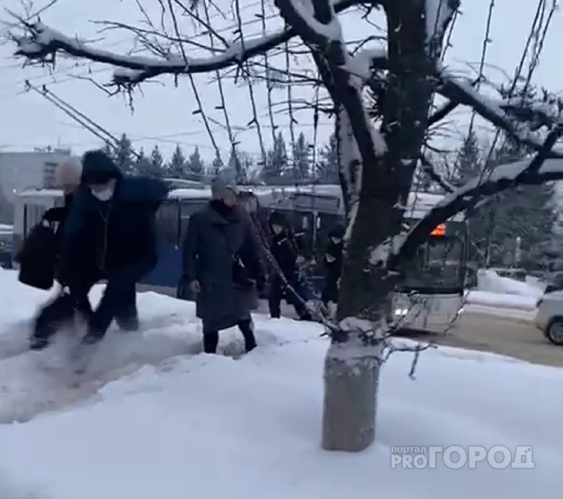 Фото к статье: В Новоюжном районе остановилось троллейбусное движение