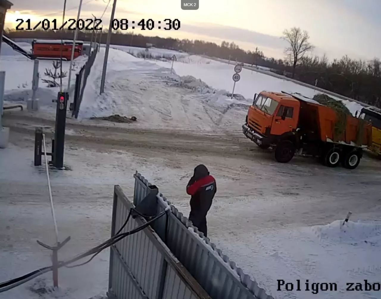 Фото к статье: На свалку в Новочебоксарск повезли грязный снег из Чебоксар: "За ночь сделано было 90 рейсов"