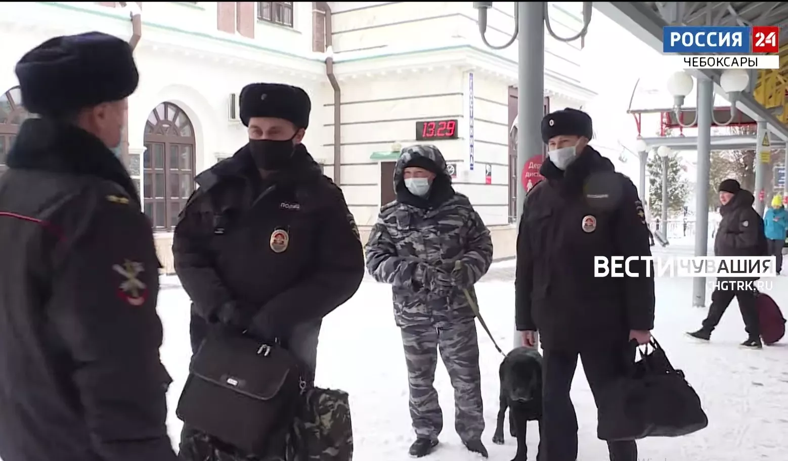 Фото к статье: Пассажиры поезда Чебоксары-Москва крадут пледы, подстаканники, одеяла и подушки