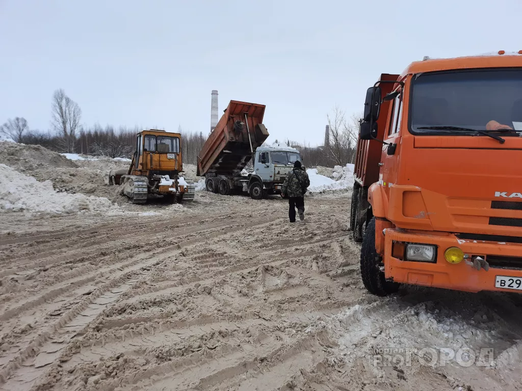 Фото к статье: Прокуратура обязала новочебоксарскую администрацию прекратить валить грязный снег в поля