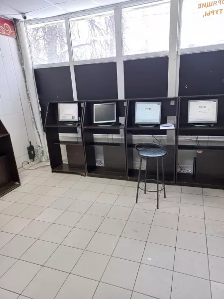 Фото к статье: В Чебоксарах полицейские нагрянули в игровой салон: работал без вывески и только для своих