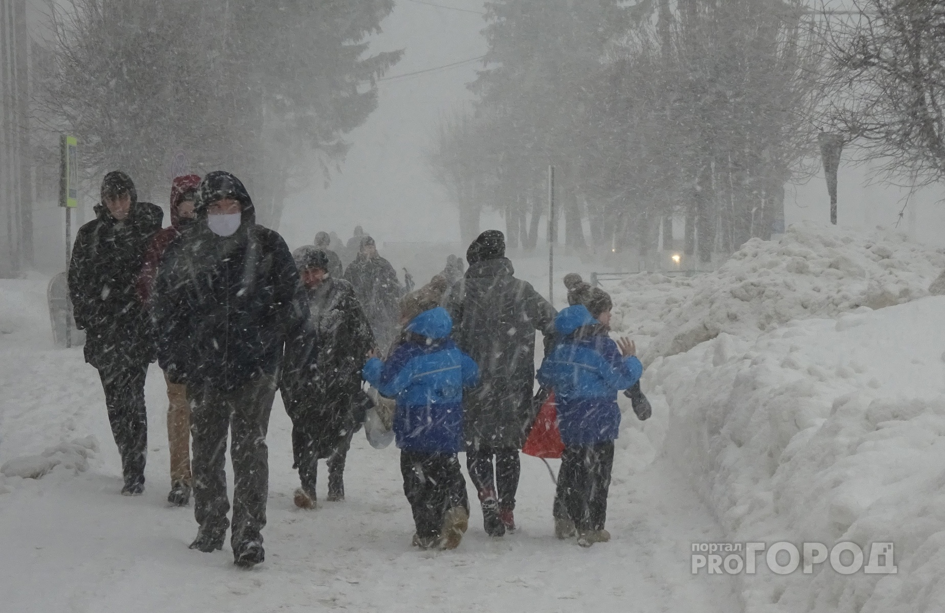 Какая завтра снег. В Турции бывает снег. Морозы в Нижегородской области. Интенсивный снегопад. Спасите на снегу Калтан.