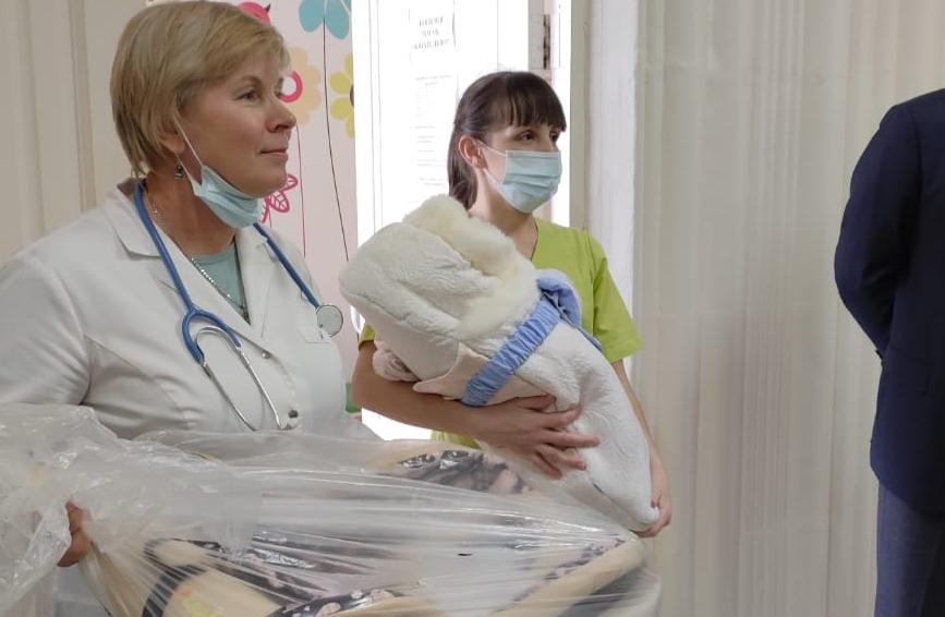 В Чебоксарах выходили малыша, который родился с весом 490 грамм