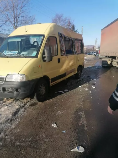 Фото к статье: В Чувашии автобус с 13 пассажирами попал в ДТП, есть пострадавшие