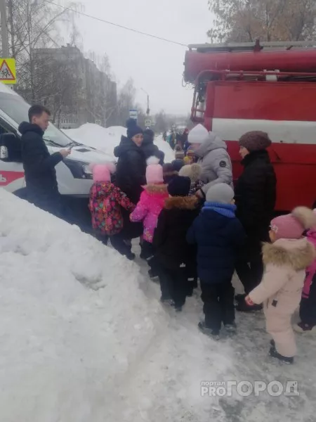 Фото к статье: В Чебоксарах из нескольких детских садов эвакуируют детей