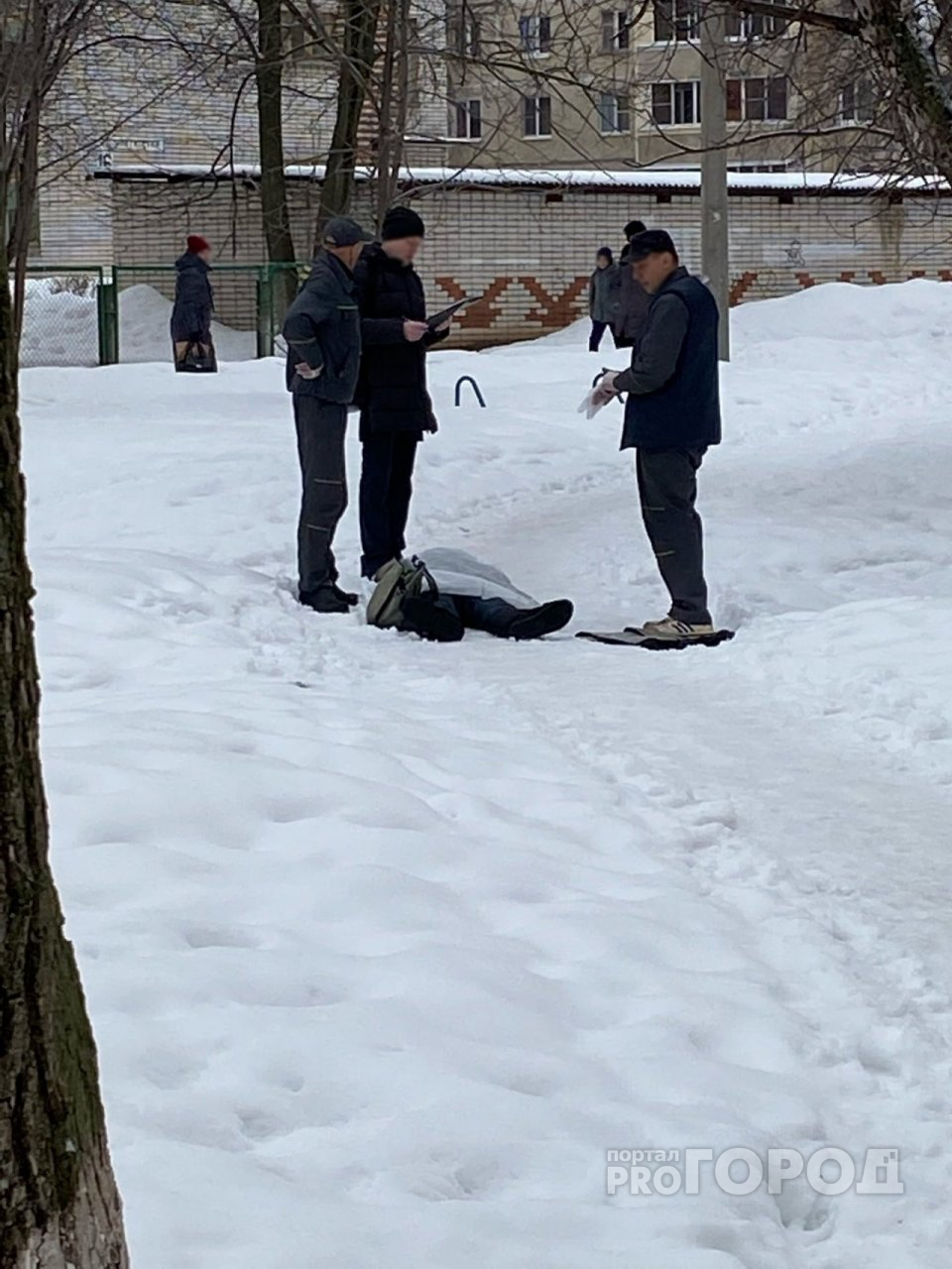В Новочебоксарске недалеко от школы нашли тело человека