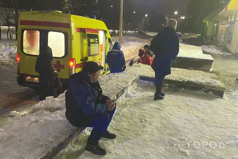 Фото к статье: Женщину с детьми завалило снегом: прокуратура нашла виновных
