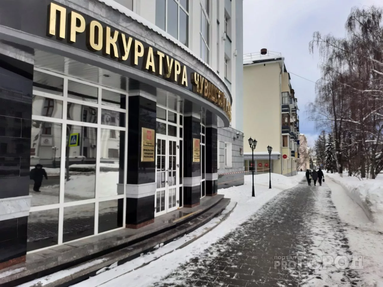 Фото к статье: Бывший чебоксарский полицейский получил несколько лет колонии за мошенничество в особо крупном размере