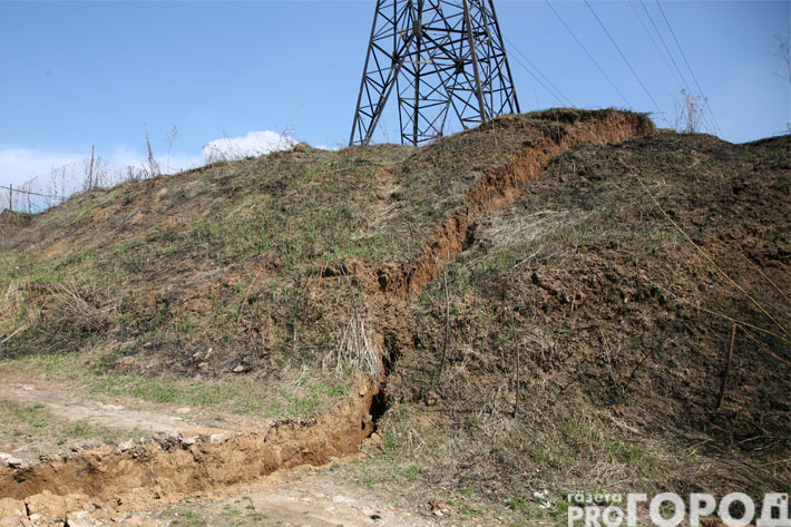 В Новоюжном районе Чебоксар земля уходит из под ног