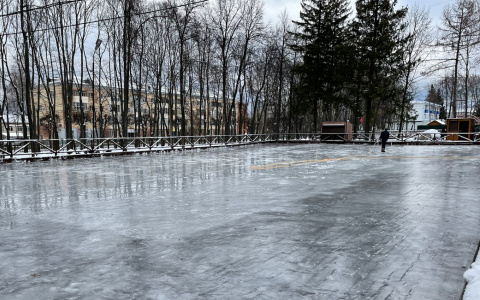 В Чебоксарах начали заливать ледовые катки