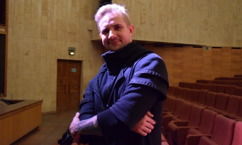 Александр Волков, участник "Танцы на ТНТ"  поздравил маму в Чебоксарах