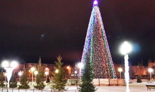 В Новочебоксарске на главной 22-метровой ели зажглась яркая звезда
