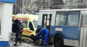 Чебоксарке в троллейбусе стало плохо: "Медики сказали, что она впала в кому"