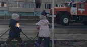 В Чебоксарском районе сгорела квартира: стекла выбиты, на месте пожарные и реанимация