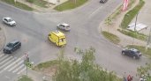 В Чебоксарах столкнулись кроссовер и мотоцикл: "Колено повредилось и шею зафиксировали"