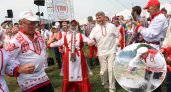 Николаева и Зюганова накормили дождевой кашей: в Татарстане прошел чувашский праздник