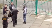 В Чебоксарах на День знаний в школе задержали буйного мужчину
