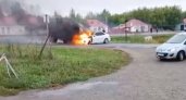 В Козловском районе на проезжей части загорелся Mercedes