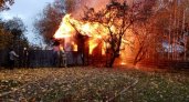 В деревне Яжуткино пламя поглотило деревянный дом