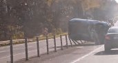 В Чувашии на трассе М7 на отбойник опрокинулся УАЗ