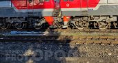 В Канаше поезд переехал женщину, которая лазала под вагонами