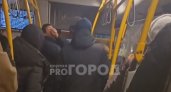 В чебоксарском автобусе № 52 произошла драка двух мужчин 