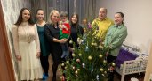 Семье мобилизованного помогли установить новогоднюю ель в квартире