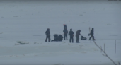 В Новочебоксарске десятки рыбаков с эхолотами бурят лед в поисках пропавшего мужчины