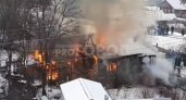 Пожар уничтожил дом многодетной семьи из Чувашии