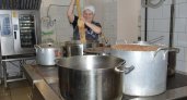 В Чувашии школьные повара готовят солдатскую кашу на фронт