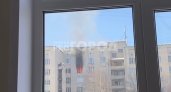 В чебоксарской девятиэтажке полыхает квартира