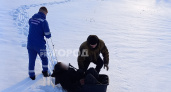 В Чувашии медики и жители села спасли человека: мужчину два километра тащили по полю