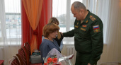 В Чувашии супруге и дочери погибшего на СВО командира передали орден