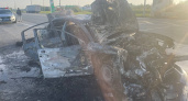 "Фольксваген" врезался в "семерку" и полностью сгорел в Канашском районе