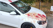 "Кровавый" Volkswagen с топором в лобовом стекле сбил человека около Чебоксар