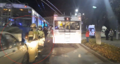 В Чебоксарах иномарка врезалась в троллейбус: "В легковушке был ребенок"
