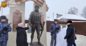 В Ядрине появился памятник в честь погибших участников боевых действий