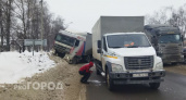 В Кугесях на М7 столкнулись три грузовика, перекрыв федеральную трассу