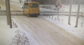 В Чувашии водитель школьного автобуса переехал железную дорогу, несмотря на приближающийся поезд 