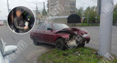 В Чебоксарах пьяный водитель разнес "Ладу" об одинокий столб, стоявший посреди дороги
