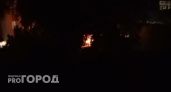 В Чебоксарах ночью загорелся автомобиль