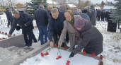 В Чувашии почтили память более сотни погибших в школе Эльбарусово: "Навсегда в наших сердцах"