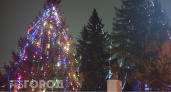 В районах Чувашии нарядили новогодние елки: какими украшениями радуют жителей и гостей