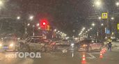 В Чебоксарах столкнулись два авто: есть пострадавшие